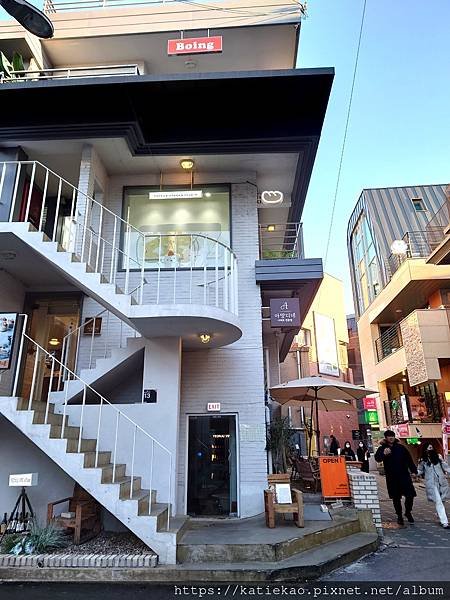 迷妹首爾過年--홍대입구역 연남동 Cafe Comma &amp;