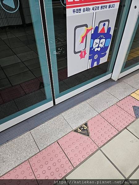 迷妹首訪CNBLUE--한강진역 한남베르그 ▷ 漢江鎮站 
