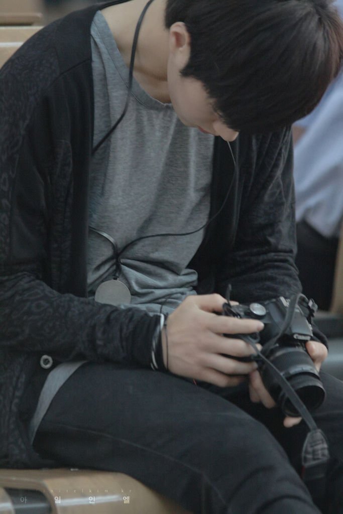 L-his camara.jpg