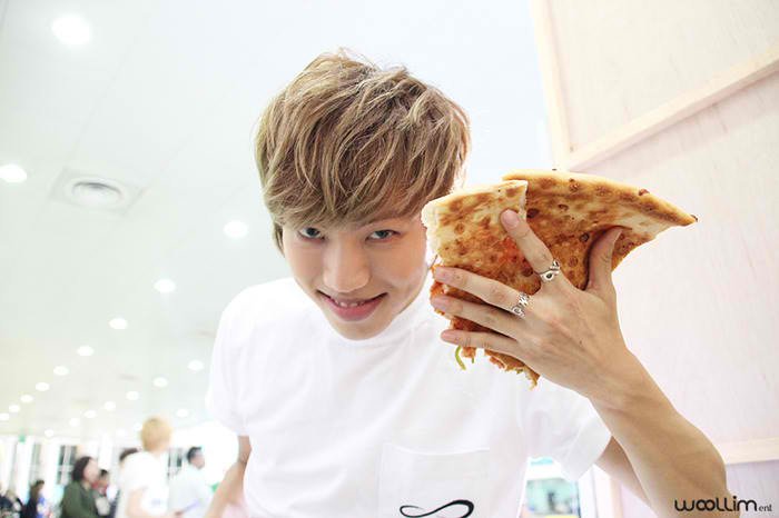 DW and pizza.jpg