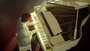 121115 another me teaser cut19