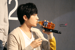 131027 L&apos;s BV 2 signing meeting  (6).jpg