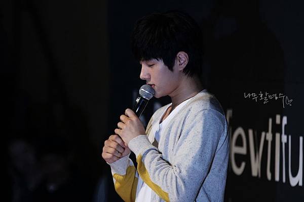 131027 L&apos;s BV 2 signing meeting  (12).jpg