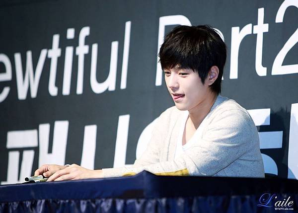 131027 L&apos;s BV 2 signing meeting  (26).jpg