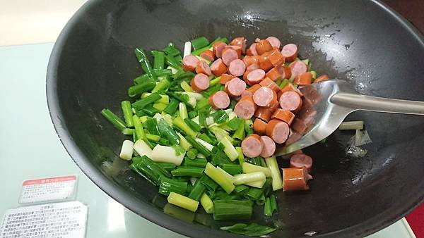 香腸青蔥蛋炒飯 (5).JPG