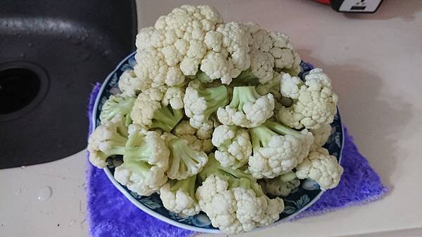 蒜香白花椰菜佛手瓜貢丸排骨湯 (6).JPG