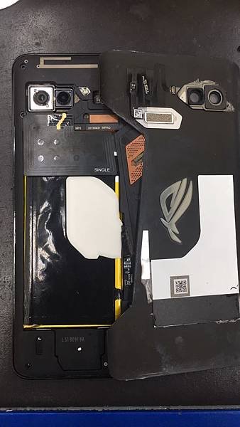 華碩ROG Phone螢幕破裂維修液晶玻璃-2.jpg