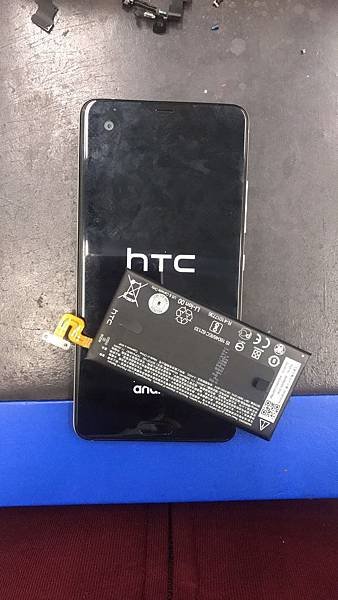 HTC U Ultra電池老化維修.jpg