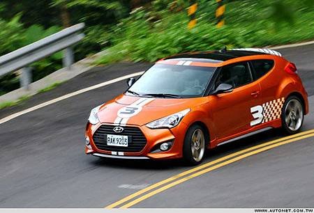 HYUNDAI Veloster Turbo試駕(動力操駕篇)1-8.jpg