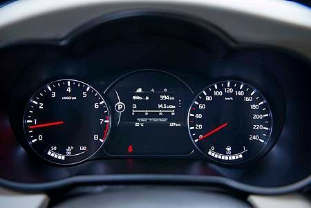 Kia Carens vs1-17.jpg