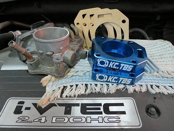 Honda CRV3 2.4 (K24Z1) Install KC.TBS Throttle Body Spacer_005