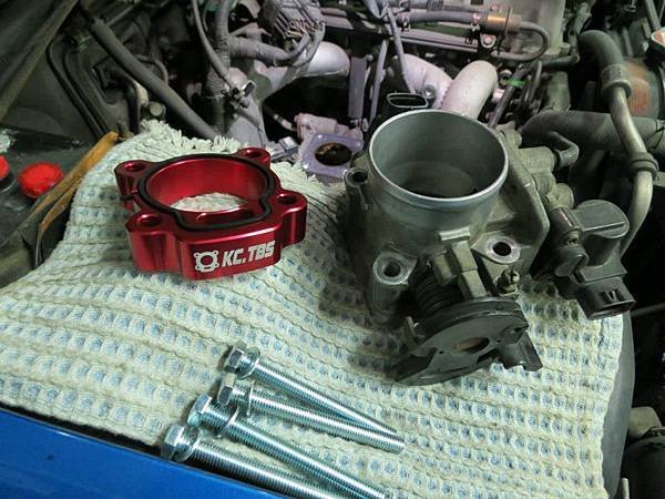 Suzuki Jimny (M13A) Install KC.TBS Throttle Body Spacer_001