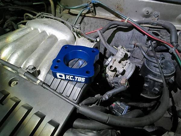 Mitsubishi Galant install KC.TBS throttle body spacer_04