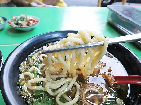 食話食說251：基隆美食！大方牛肉麵，麵Q肉多，百元有找牛肉