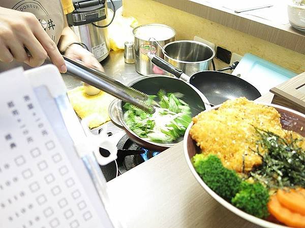 食話食說263：基隆美食！魟丼，日式丼飯超值美味，醃漬蘿蔔/