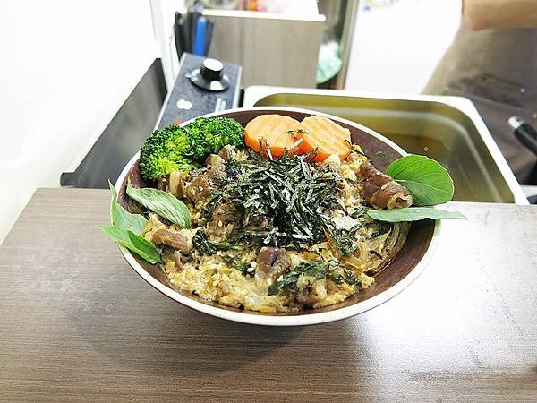 食話食說263：基隆美食！魟丼，日式丼飯超值美味，醃漬蘿蔔/