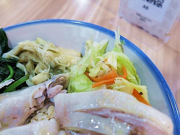 食話食說270：基隆美食！十二橋麵食館，雞肉飯鮮嫩必點，配菜