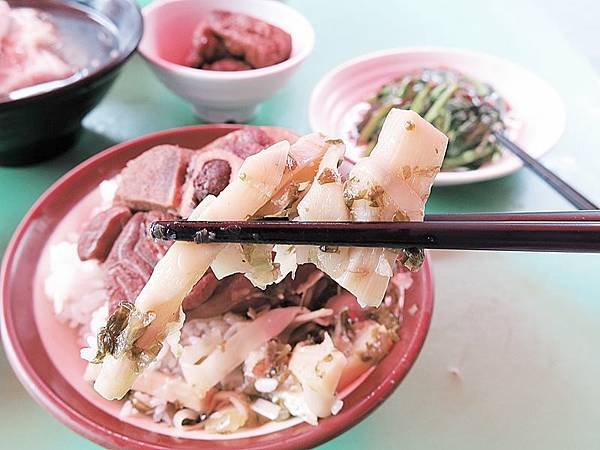 台北美食！阿鴻知高飯鱸魚湯，平價古早味，開業超過50年老店，