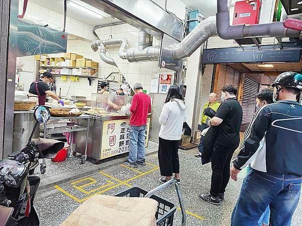 食話食說310：基隆美食！阿國碳烤燒餅，基隆火車站必吃燒餅，