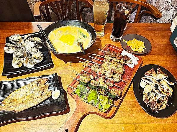 台北美食！士林串燒，士林夜市燒烤新選擇，創意食材新鮮多元，內