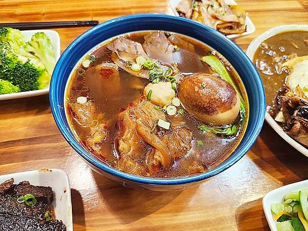 台北美食！肥滋滋牛肉麵專門店Fat Beef Noodles
