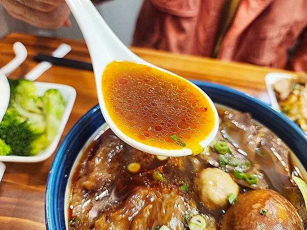 台北美食！肥滋滋牛肉麵專門店Fat Beef Noodles