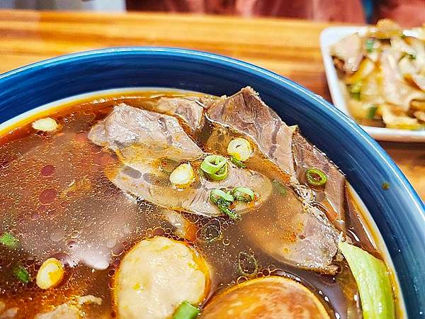 台北美食！肥滋滋牛肉麵專門店Fat Beef Noodles