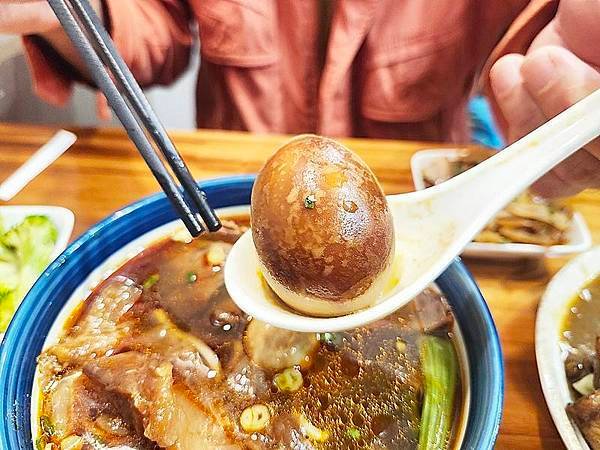 台北美食！肥滋滋牛肉麵專門店Fat Beef Noodles