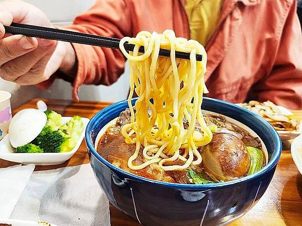 台北美食！肥滋滋牛肉麵專門店Fat Beef Noodles