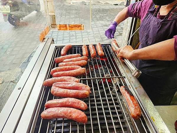 食話食說356：新北美食！鐵道熱腸炭烤香腸，台版必比登500