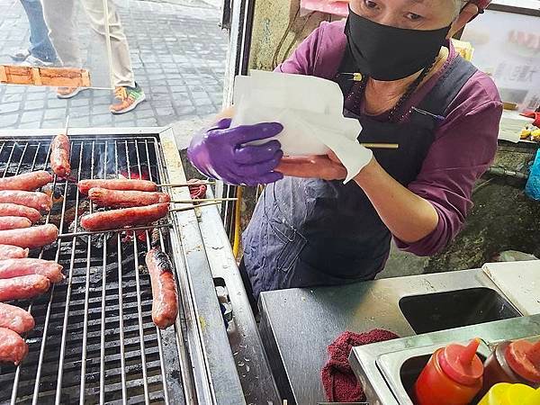 食話食說356：新北美食！鐵道熱腸炭烤香腸，台版必比登500