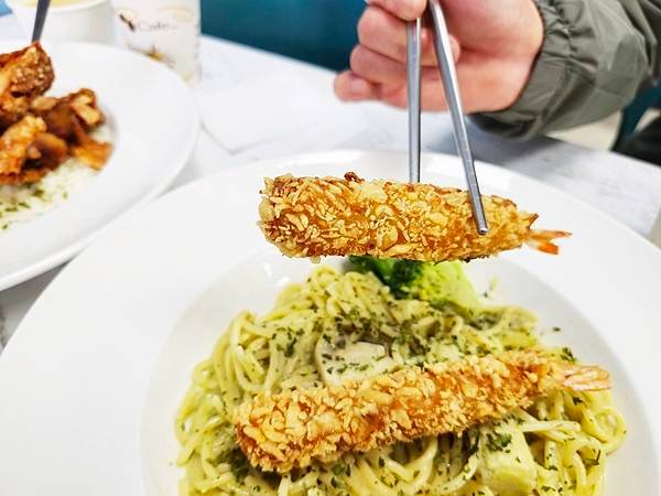 基隆美食！食光杯基隆八斗子店，義大利麵/燉飯/披薩/炸物，最