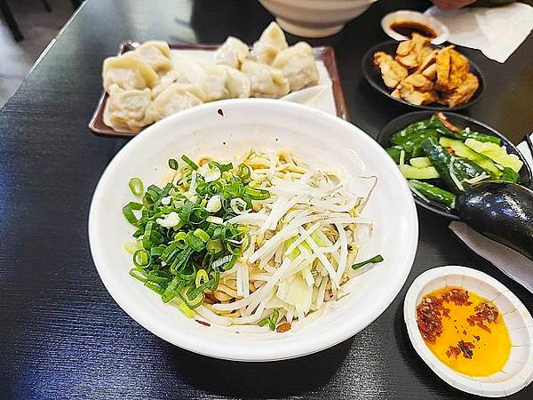 食話食說373：基隆美食！牛膳坊，夢幻水族館牛肉麵店，全台5