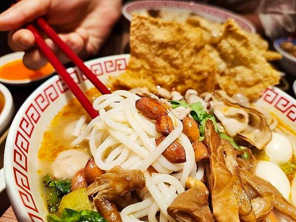 台北美食！螺螄福rose food正宗柳州螺螄粉信義店，台北