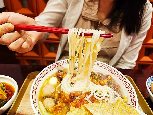 台北美食！螺螄福rose food正宗柳州螺螄粉信義店，台北