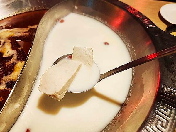 台北麻辣鍋推薦！四川龍府放感情，正宗四川風味麻辣鍋，搭配道地