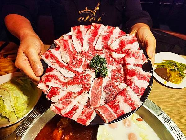 台北麻辣鍋推薦！四川龍府放感情，正宗四川風味麻辣鍋，搭配道地