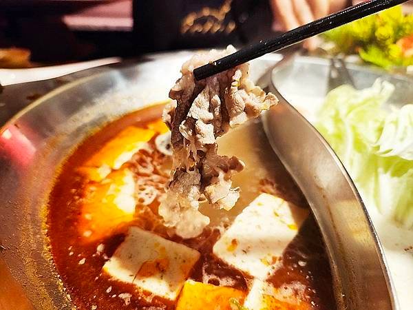 台北麻辣鍋推薦！四川龍府放感情，正宗四川風味麻辣鍋，搭配道地
