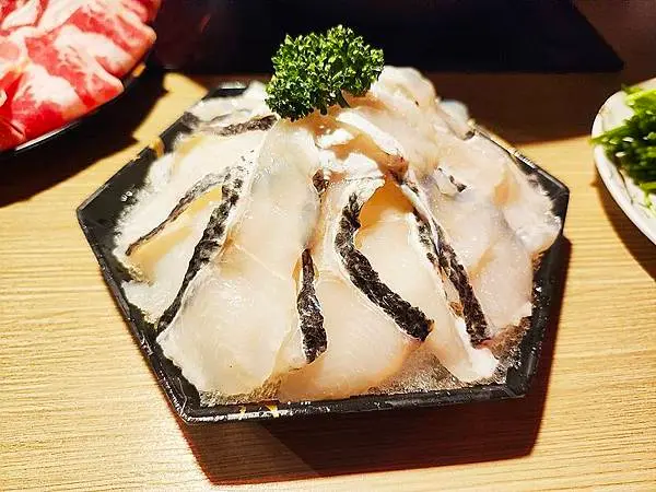 台北麻辣鍋推薦！四川龍府放感情，正宗四川風味麻辣鍋，搭配道地