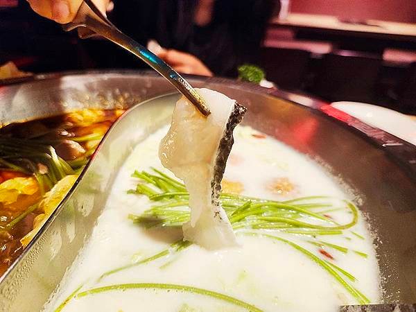 台北麻辣鍋推薦！四川龍府放感情，正宗四川風味麻辣鍋，搭配道地