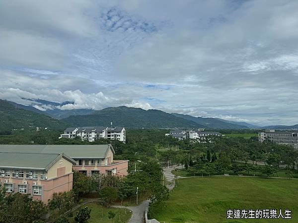 【台東景點】台東大學圖書館~走進知識的金字塔，墜入夢幻的鏡心