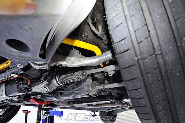 BMW F20 M135i 安裝KCDesign 前下28mm 防傾桿_10.jpg