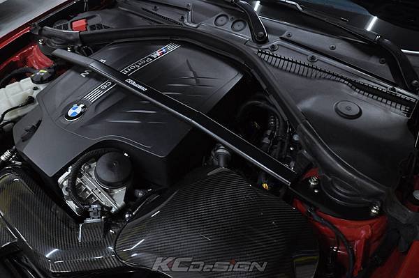 BMW F22 M235i 安裝 KCDesign 不鏽鋼引擎室拉桿_03.jpg