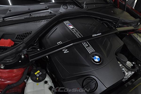 BMW F22 M235i 安裝 KCDesign 不鏽鋼引擎室拉桿_07.jpg