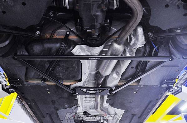 BMW F20 M125i 安裝 KCDesign 中下、後下井字結構桿_07.jpg