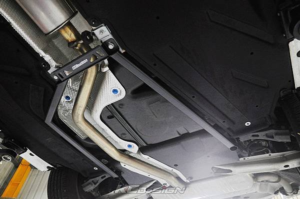 M-Benz CLA250 安裝 KCDesign 全車底盤結構桿、鋁合金引擎下護板_008.jpg