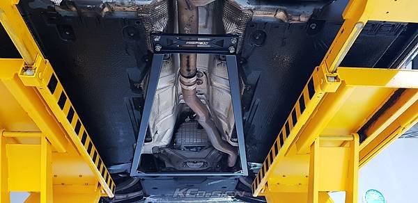 Audi A4 B8.5 升級 KCDesign 前下4點式結構桿、引擎室拉桿_005.jpg
