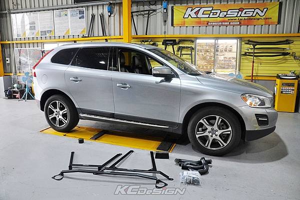 Volvo XC60 T5 安裝 KCDesign 前後4點拉桿、引擎拉桿、T5 6速渦輪管_001.jpg