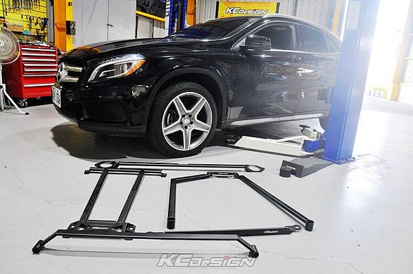 M-Benz GLA250 4WD 安裝 KCDesign 全車底盤結構桿(五件式)_001.jpg