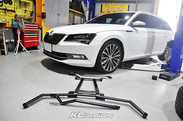 Skoda SuperB 4x4 安裝 KCDesign 前2、前4、後2拉桿_002.jpg